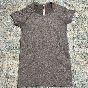 LULU LEMON Grey Swiftly Tech short sleeve, Size 4